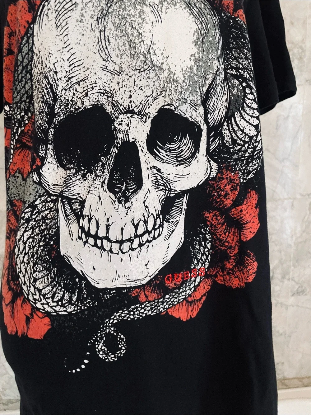 GUESS Floral Skull Graphic V Neck Shirt Tee - Picture 3 of 8